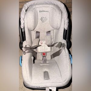 UPPAbaby Mesa infant car seat- grey (with driver mirror)